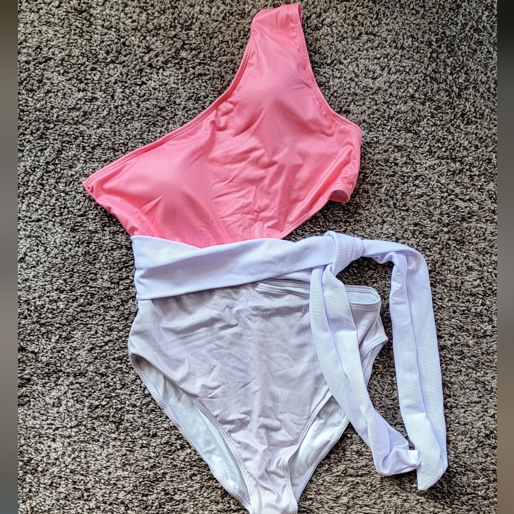New Womens Cutout Swimsuit